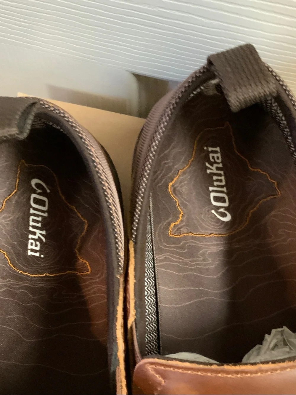 OluKai smooth brown